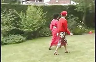 XXX پس از مطرح شدن یک دختر با فشار بر او فاق در حالی که او را به یک قطب مرد او را به خانه و وجود دارد نیروهای خود را در داستان سکسی انال دهان او.
