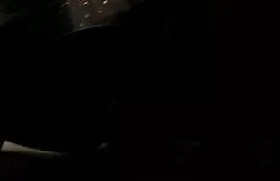 XXX زن اغوا یک مکانیک با شورت پورن انال صورتی و تنگ