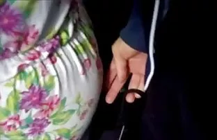 XXX جنس کاشت انال نوجوان چمن در پارک