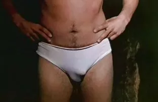 XXX یک راننده تاکسی به ارمغان آورد و به بوته و این مورد بر روی انال سکس خارجی کاپوت ماشین خود را
