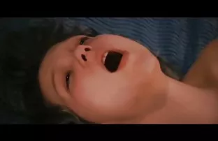 XXX سرگرم پورن انال کننده لزبین جوان, زیر دامن
