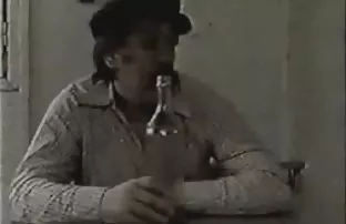 XXX دختر در هالووین لباس پوشیدن و به عنوان یک راهبه اما او را در شکم بند زنانه و جوراب ساق بلند, انال مامان زیر ردا. در سال در خارج از پناهگاه در داخل فاحشه