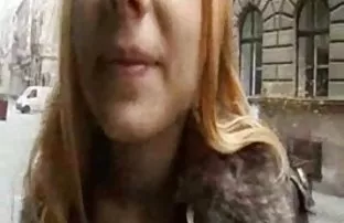 XXX قرمز بی ادب می خواند این کتاب سکس انال دردناک و می خواهد به فاک