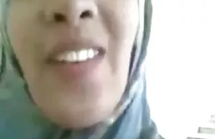 XXX جوان اهل تفریح و بازی, برادر و همسر او تصمیم گرفت به کمی داستان سکسی انال سرگرم کننده است. و یک شوخی است و بنابراین او شروع به پریدن کرد در و شروع به نوازش او با کثیف, شهوانی لب
