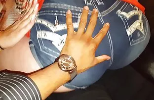 XXX یک زن و شوهر از دوستان به راحتی پورن انال به یک دوست مشترک بین آنها فقط یک با